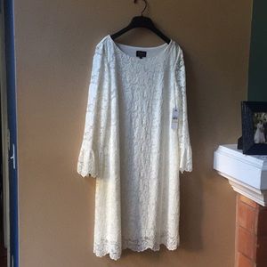 NWT floral white lace bell sleeve dress